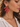 Boucles Martha de Fabien Ajzenberg en acétate fuchsia et finition dorée, silhouette pendante allongée.