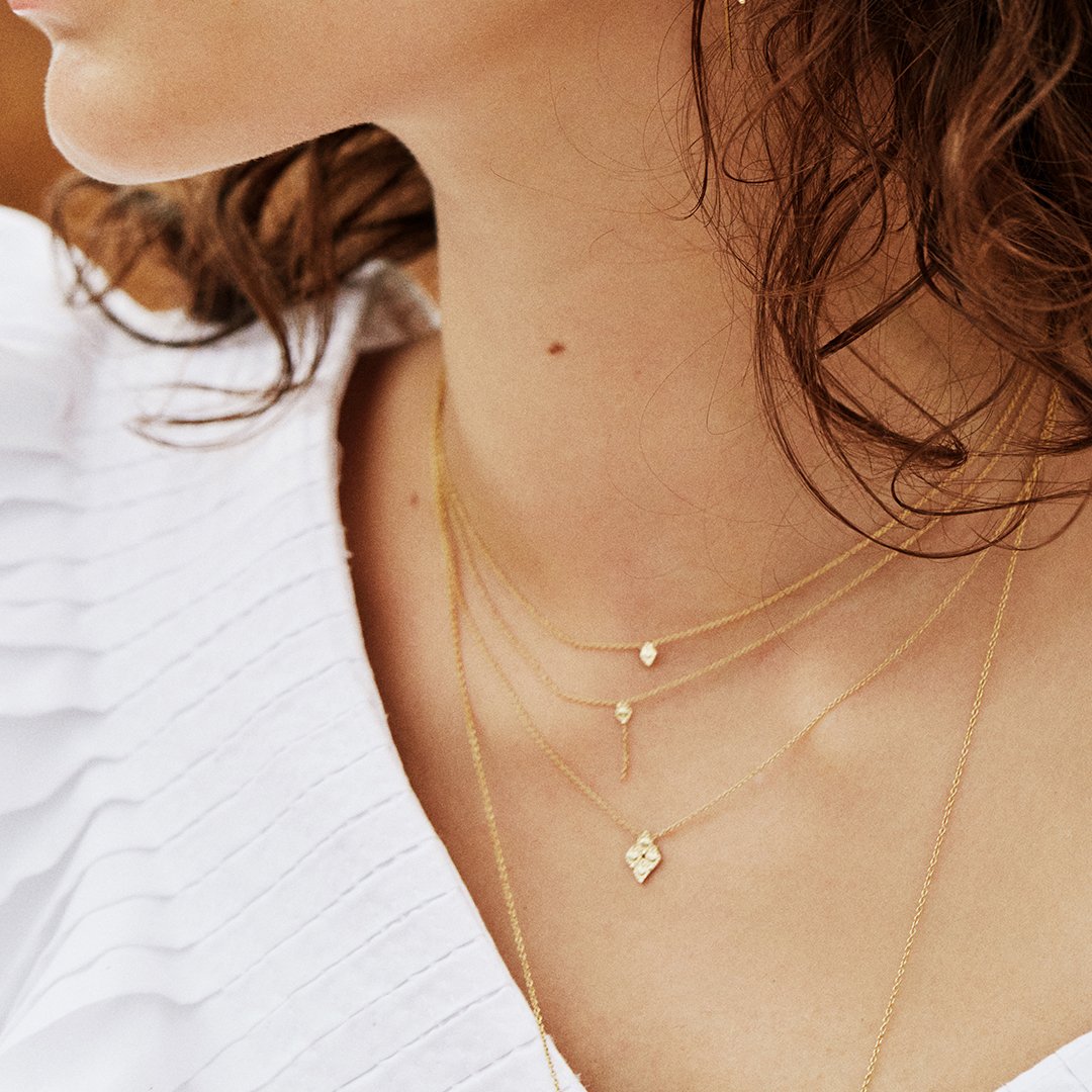 Collier Court Luz