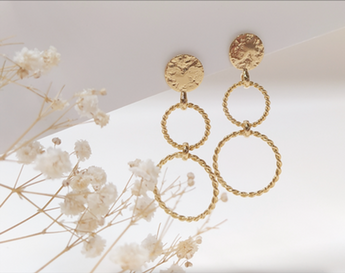 Boucles Petite Marion P, pendants ronds dorés – Fabien Ajzenberg